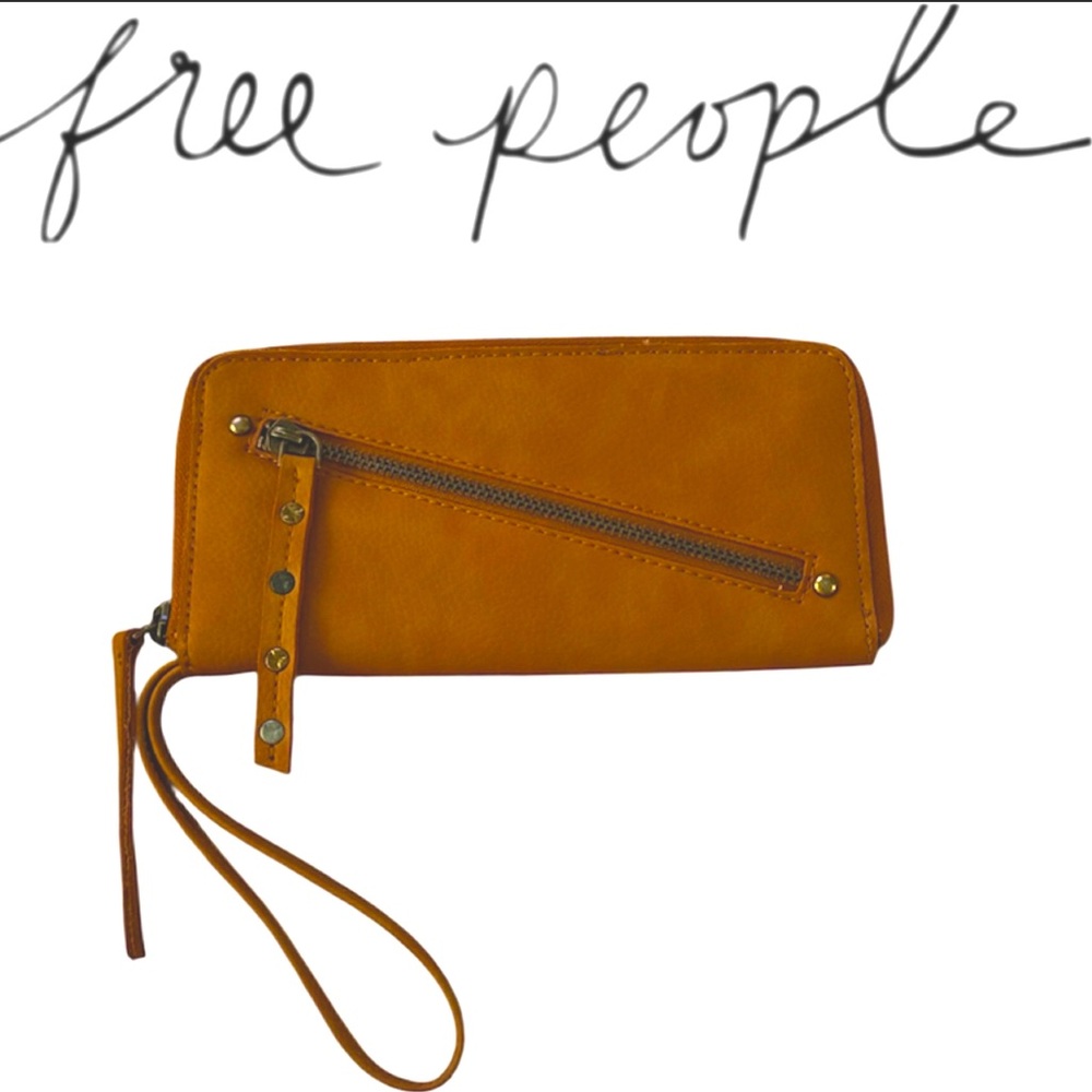 FREE PEOPLE➕Distressed Vegan Leather Wallet